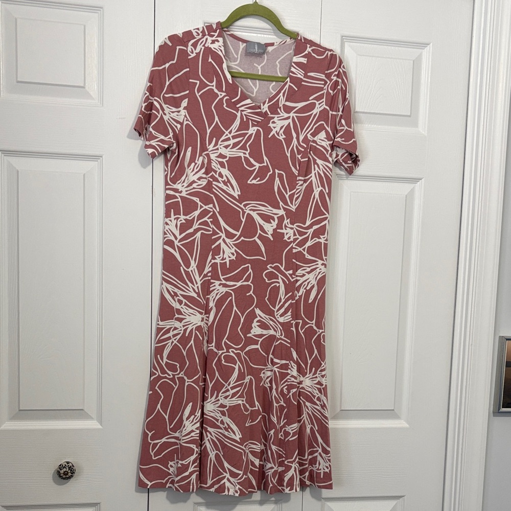 Floral Print Short-Sleeve V-Neck Dress in Dusty Rose